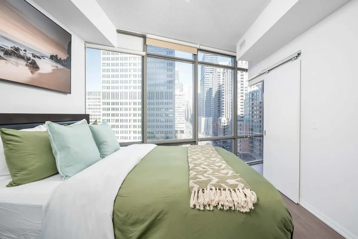 Large 2Br On Bay Street 4 Beds With Balcony Apartment Toronto Canada