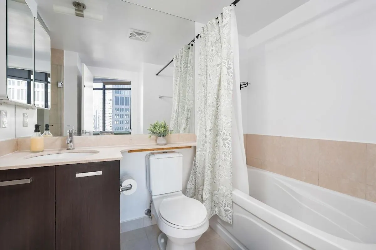 Large 2Br On Bay Street 4 Beds With Balcony Apartment Toronto 0*,