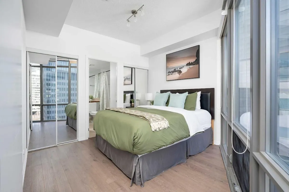 Large 2Br On Bay Street 4 Beds With Balcony Apartment Toronto 0*,  Canada