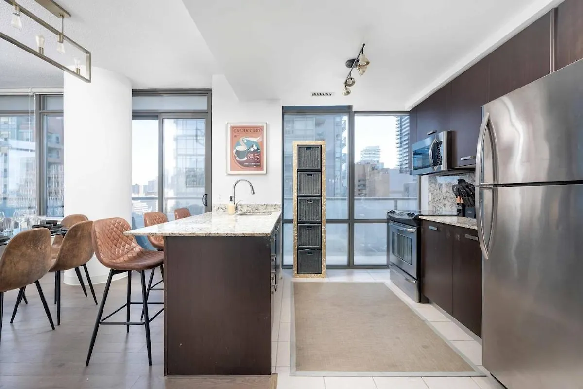 Large 2Br On Bay Street 4 Beds With Balcony Apartment Toronto