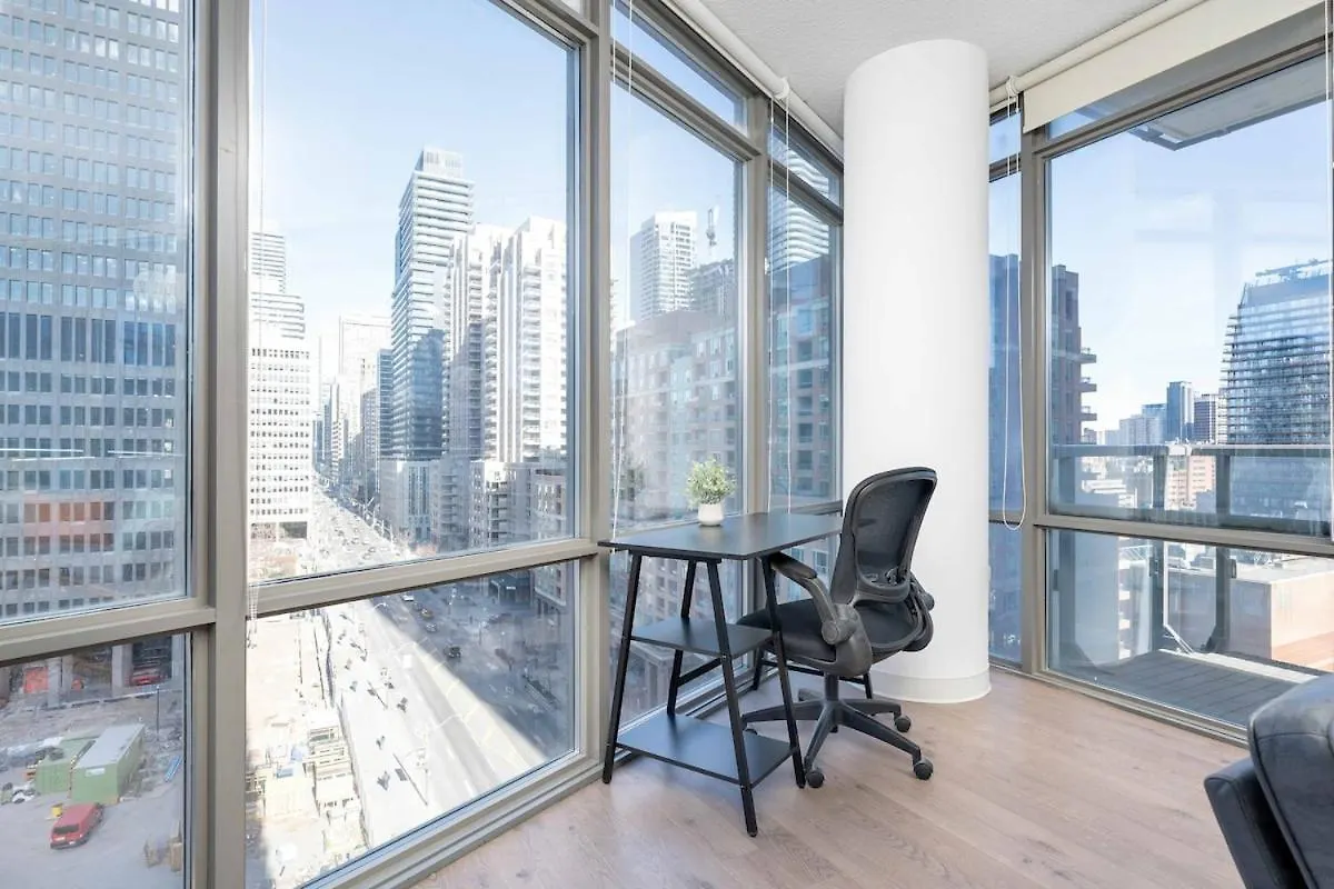Large 2Br On Bay Street 4 Beds With Balcony Apartment Toronto