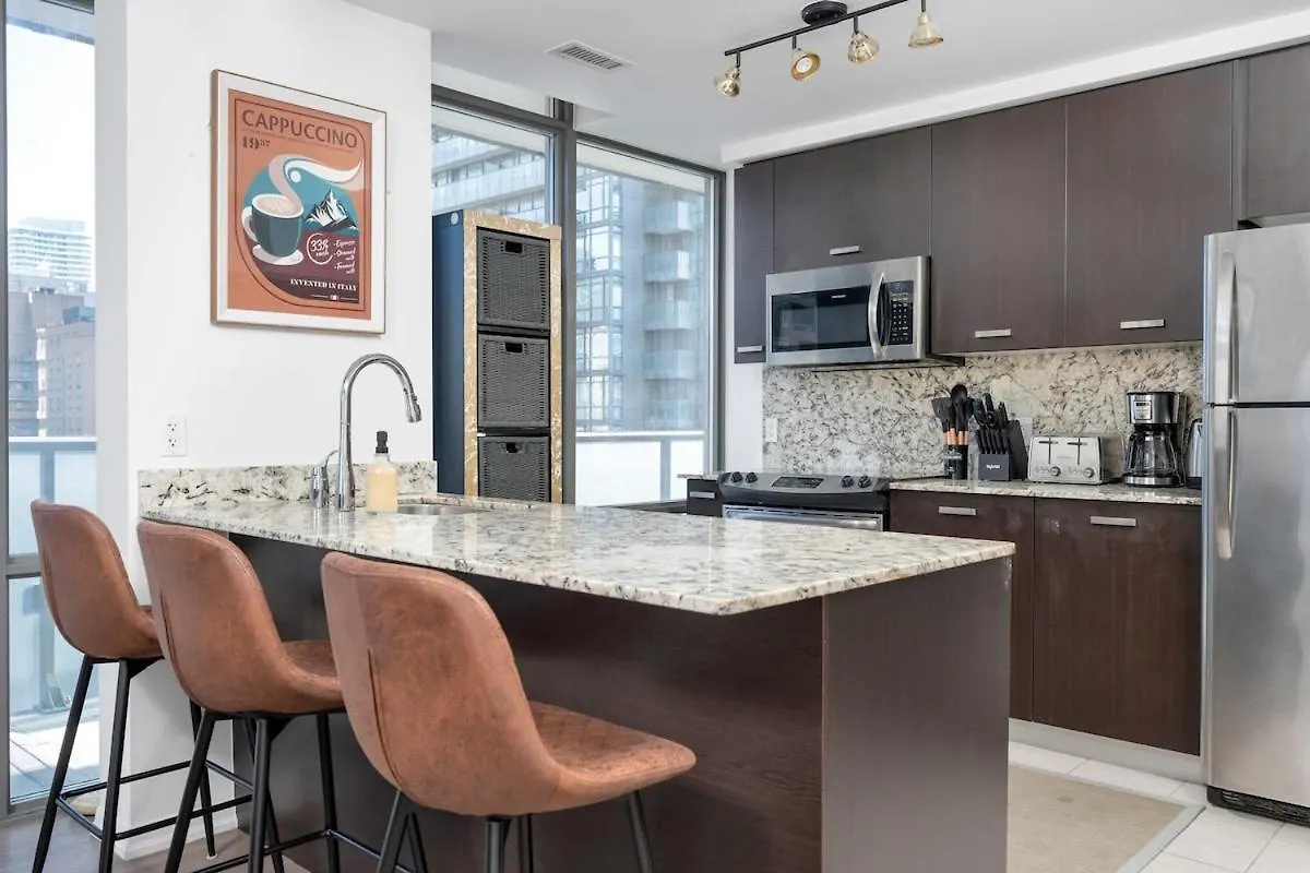 Large 2Br On Bay Street 4 Beds With Balcony Apartment Toronto