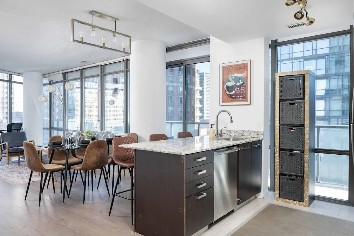 Large 2Br On Bay Street 4 Beds With Balcony Apartment Toronto