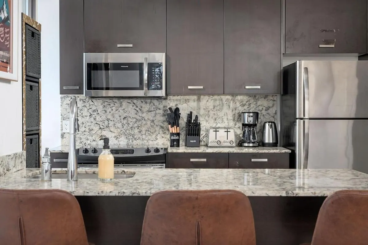 Large 2Br On Bay Street 4 Beds With Balcony Apartment Toronto Canada