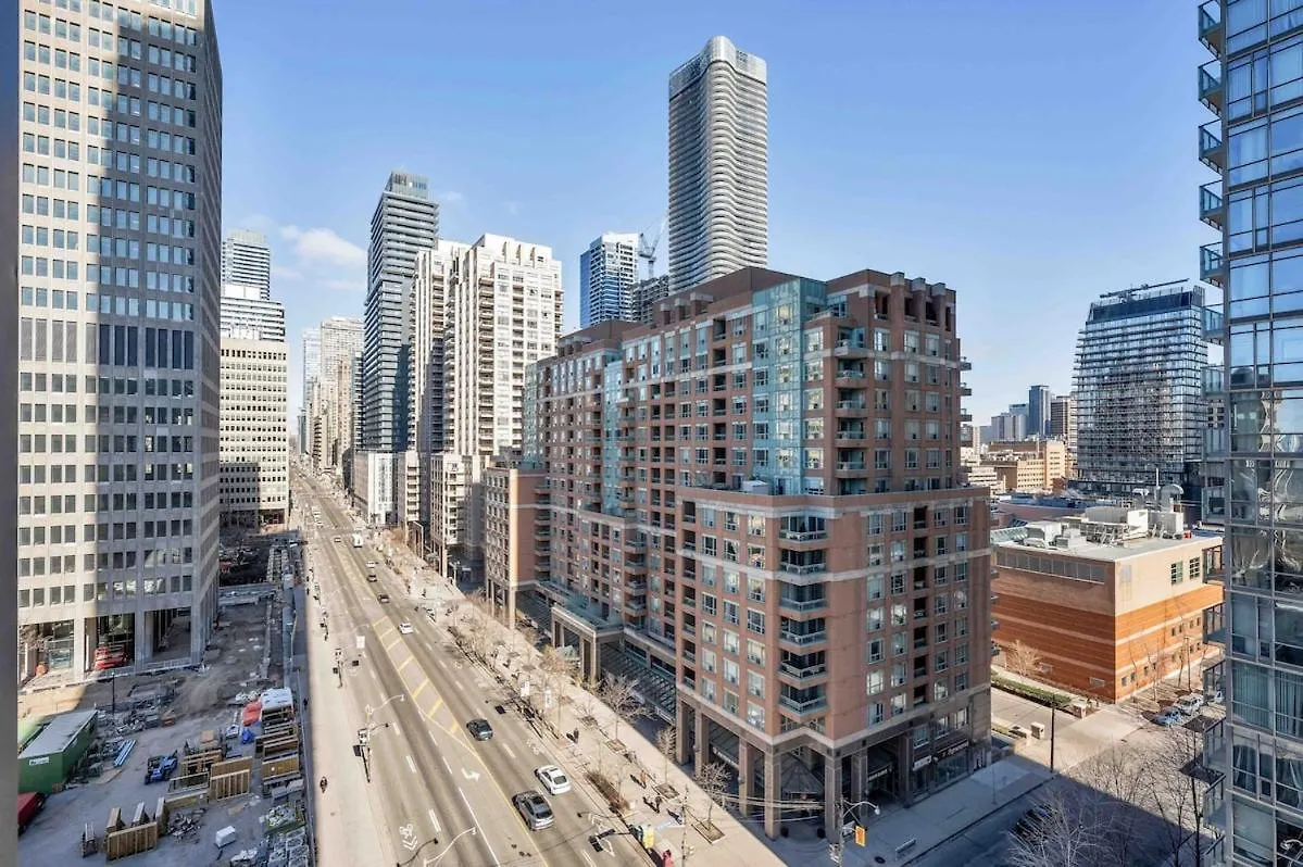 Large 2Br On Bay Street 4 Beds With Balcony Apartment Toronto Canada