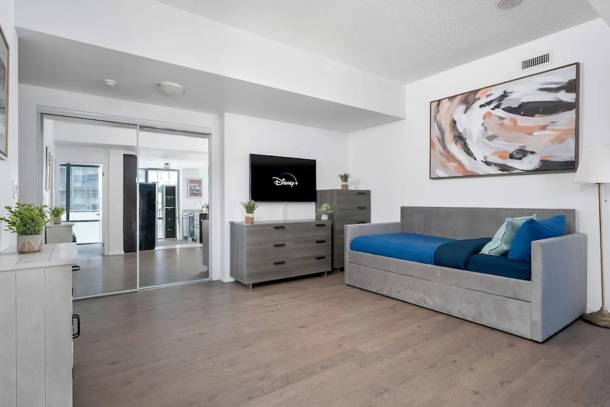 Large 2Br On Bay Street 4 Beds With Balcony Apartment Toronto