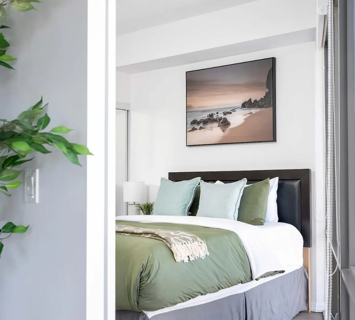 Large 2Br On Bay Street 4 Beds With Balcony Apartment Toronto