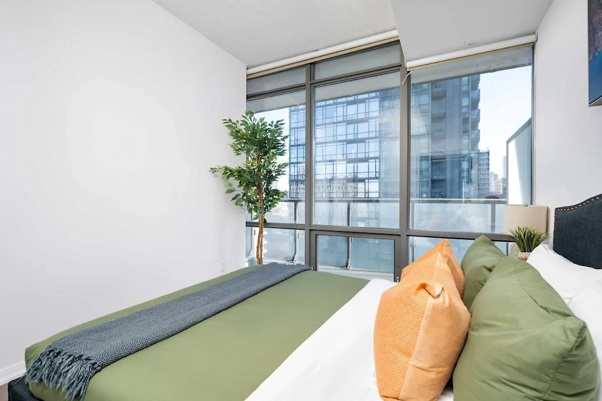 Large 2Br On Bay Street 4 Beds With Balcony Apartment Toronto