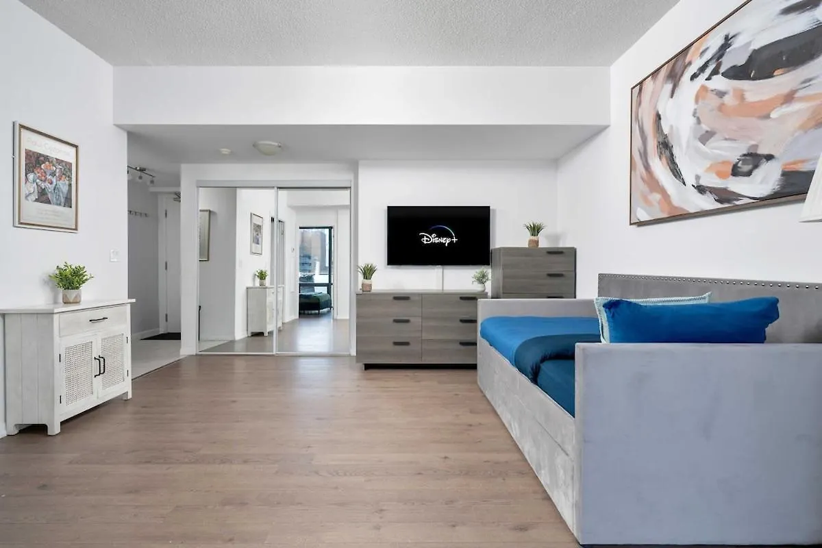 Large 2Br On Bay Street 4 Beds With Balcony Apartment Toronto