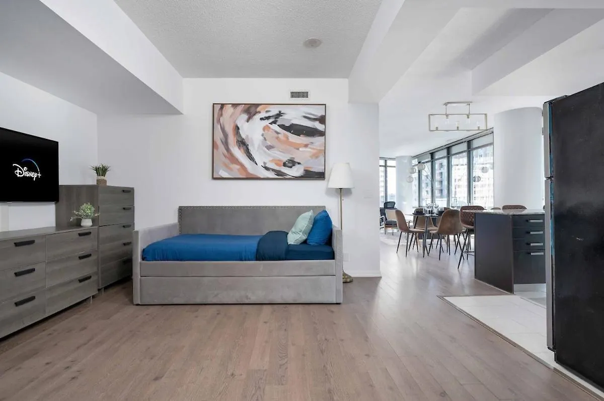 Large 2Br On Bay Street 4 Beds With Balcony Apartment Toronto