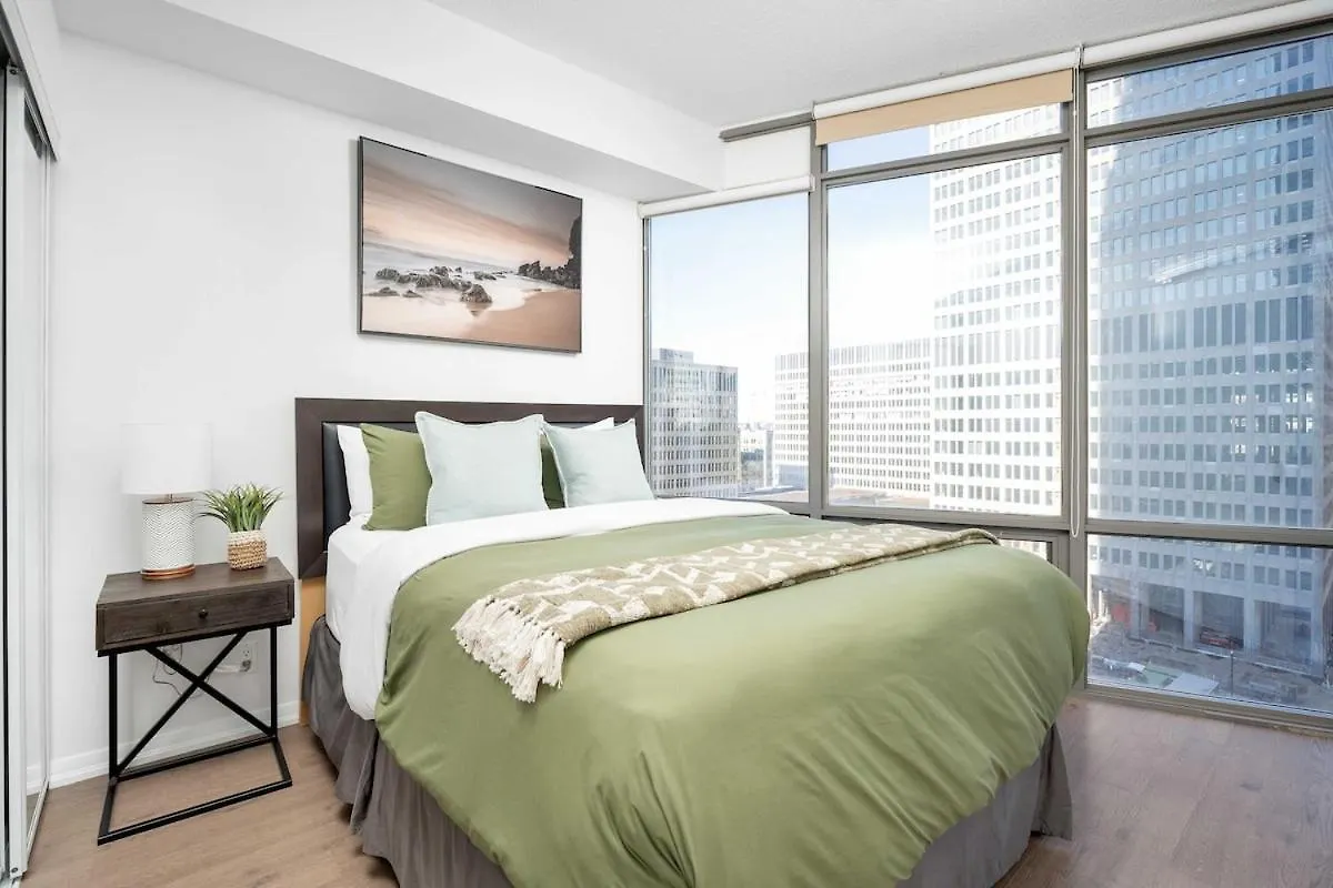 Large 2Br On Bay Street 4 Beds With Balcony Apartment Toronto
