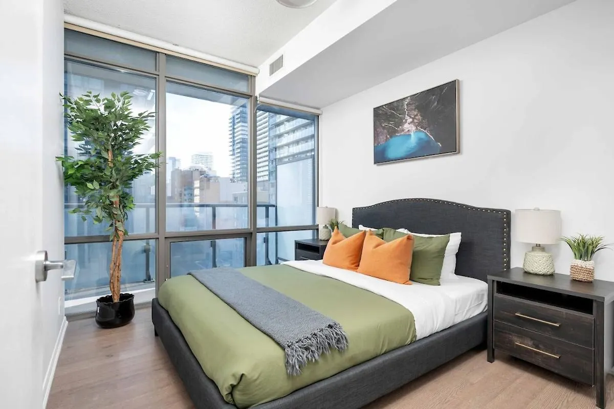 Large 2Br On Bay Street 4 Beds With Balcony Apartment Toronto