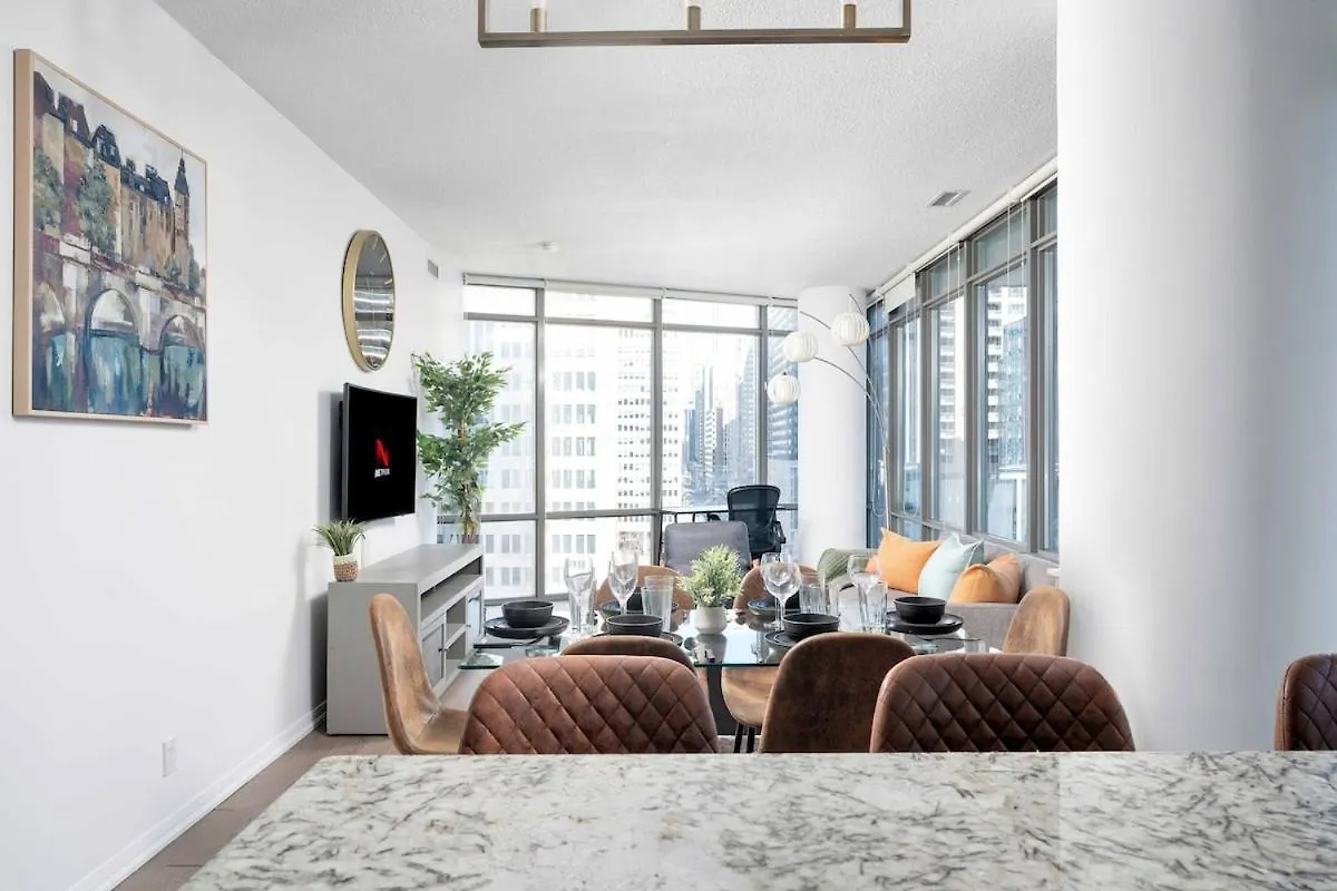 Large 2Br On Bay Street 4 Beds With Balcony Apartment Toronto 0*,  Canada